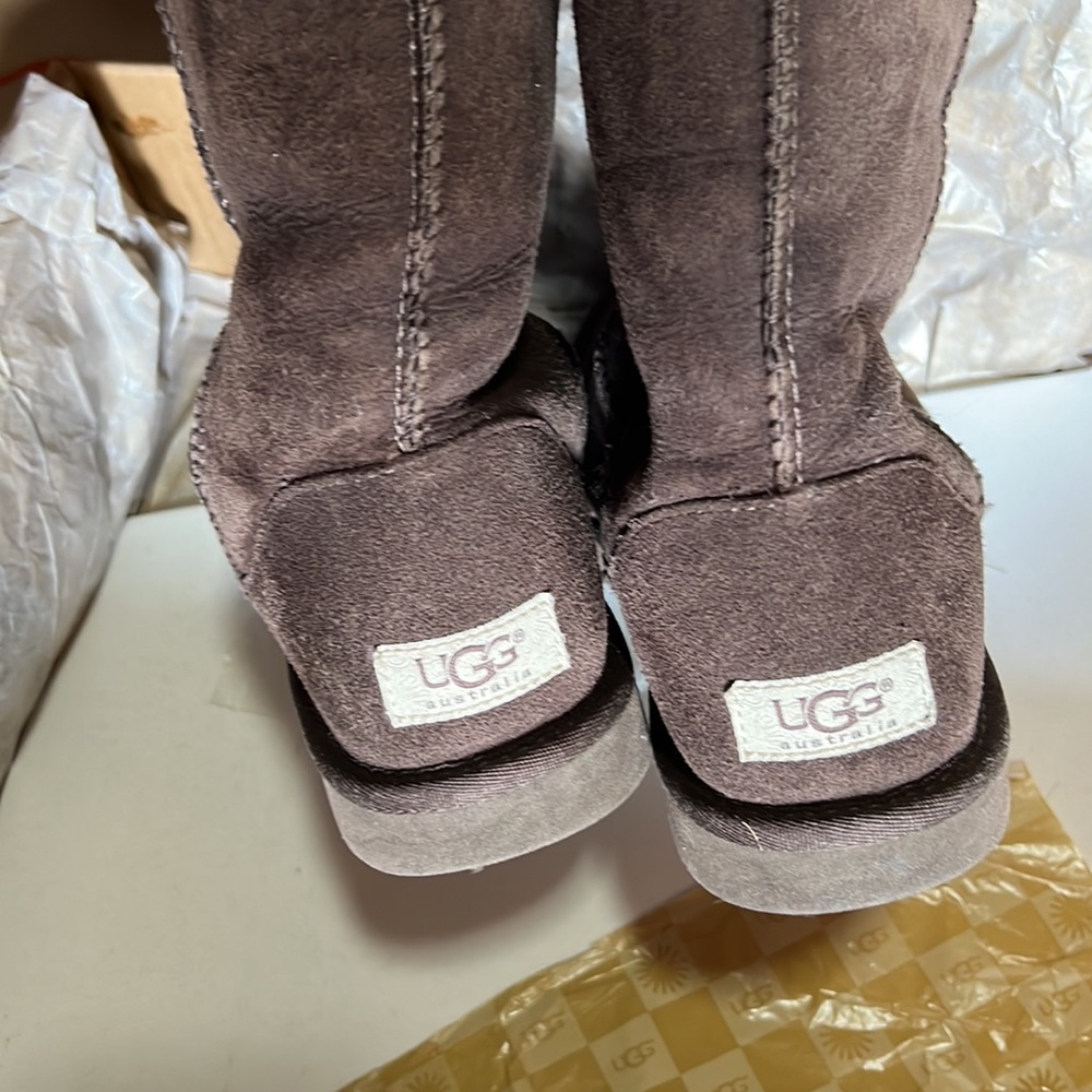 Chocolate UGG boots - Picture 7 of 8